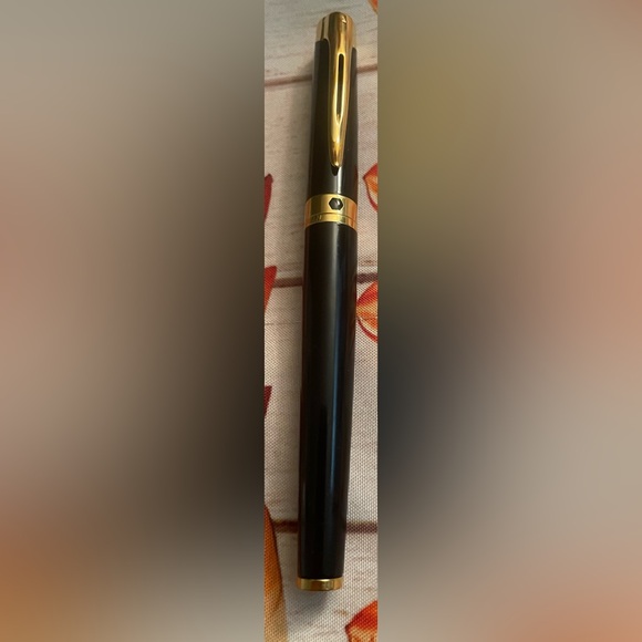 Waterman L’Etalon Elegant Black and Gold Ballpoint Pen, 18K Gold Trim - Picture 6 of 7